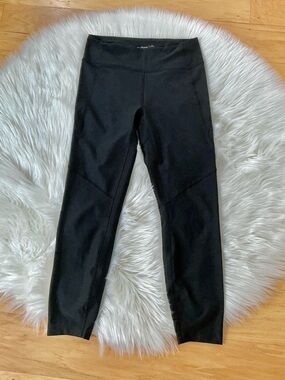 Outdoor Voices Mid Rise 23” Black Cropped Leggings Size Small